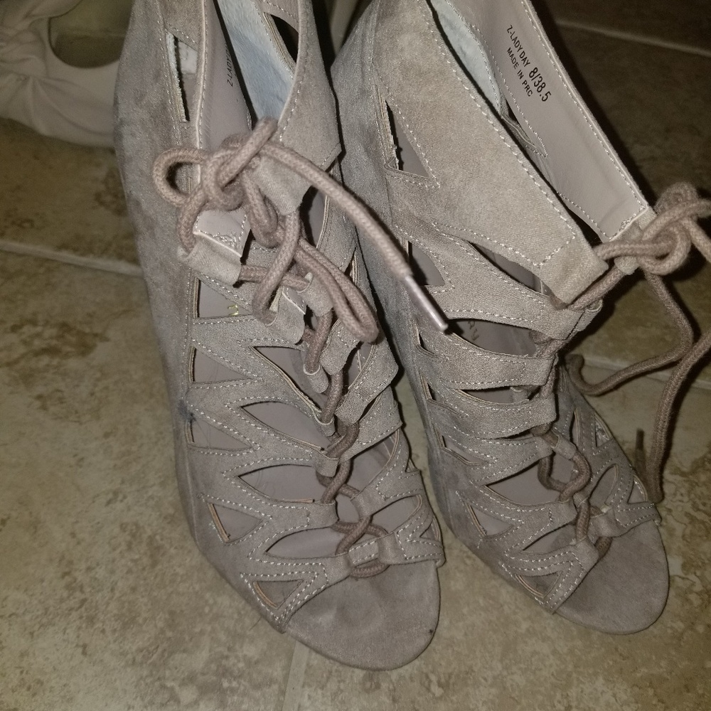 Heels - Picture 2 of 2